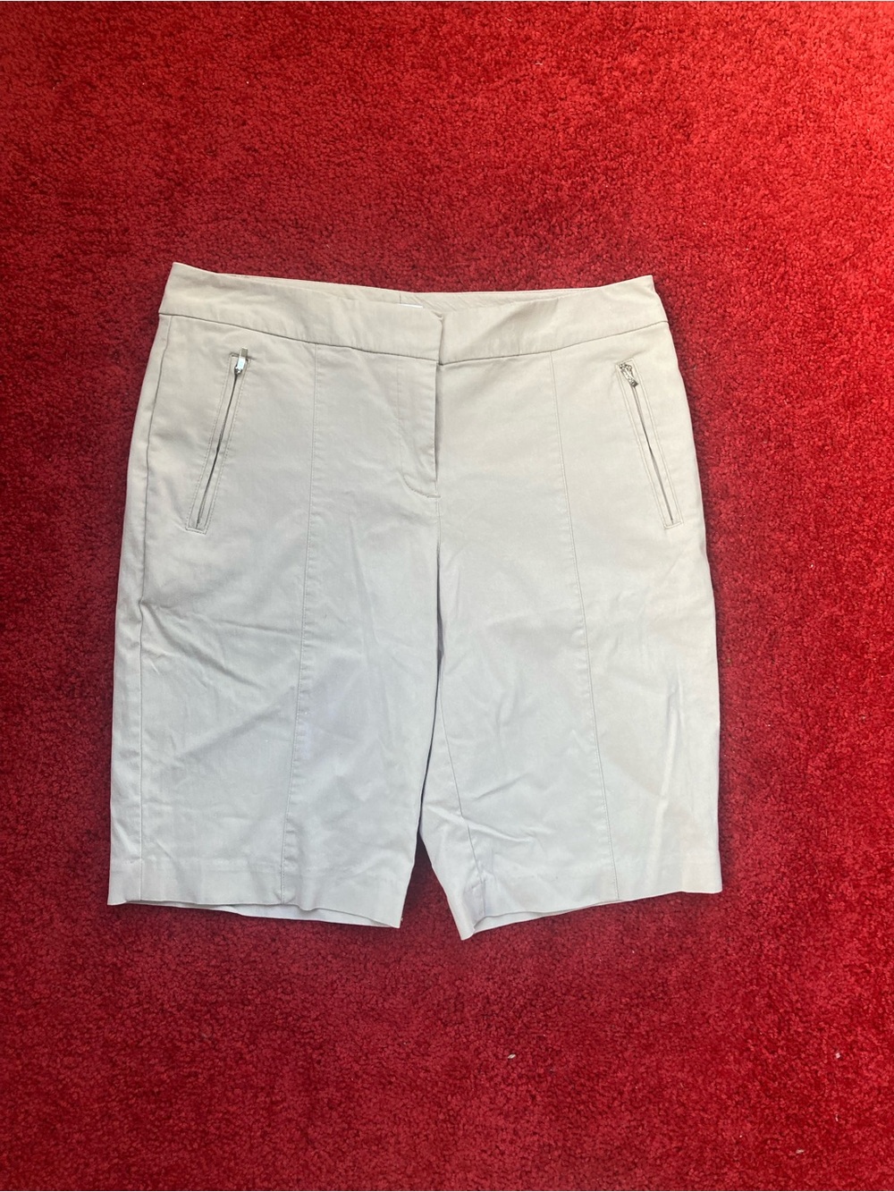 IZOD Golf Women's Stretch Bermuda Shorts in Light Beige Size 8